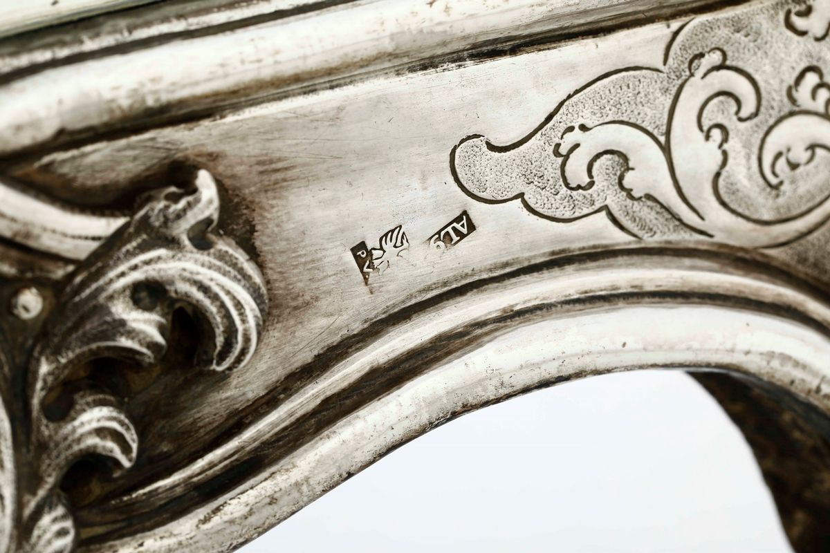 Cornice in Argento Fuso, Sbalzato e Cesellato. Marchi della Città di Palermo e del Saggiatore A.l...