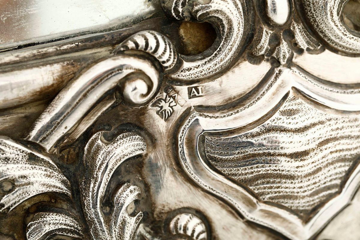 Cornice in Argento Fuso, Sbalzato e Cesellato. Marchi della Città di Palermo e del Saggiatore A.l...