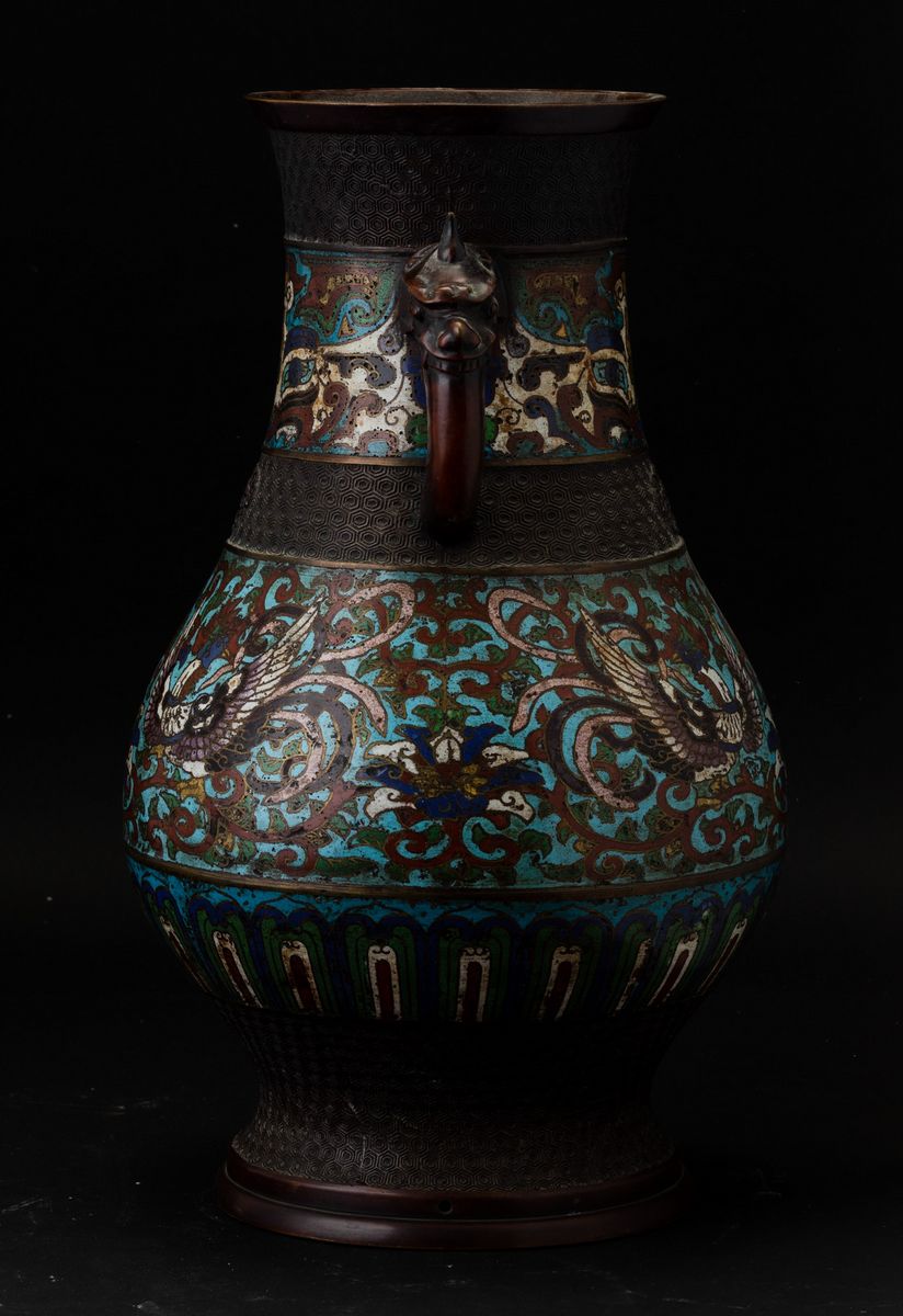 Vaso in Bronzo a Doppia Ansa a Foggia di Drago con Decori a Smalti Cloisonnè Raffiguranti Gru e F...