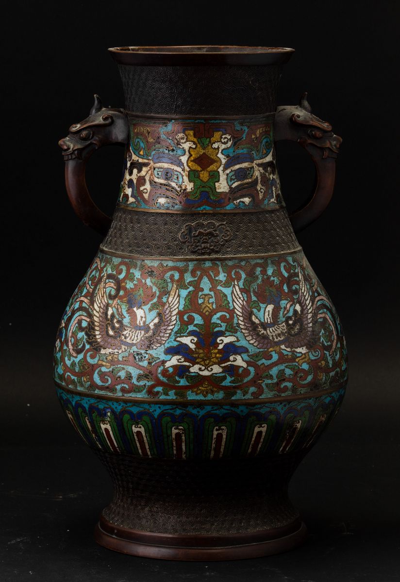 Vaso in Bronzo a Doppia Ansa a Foggia di Drago con Decori a Smalti Cloisonnè Raffiguranti Gru e F...