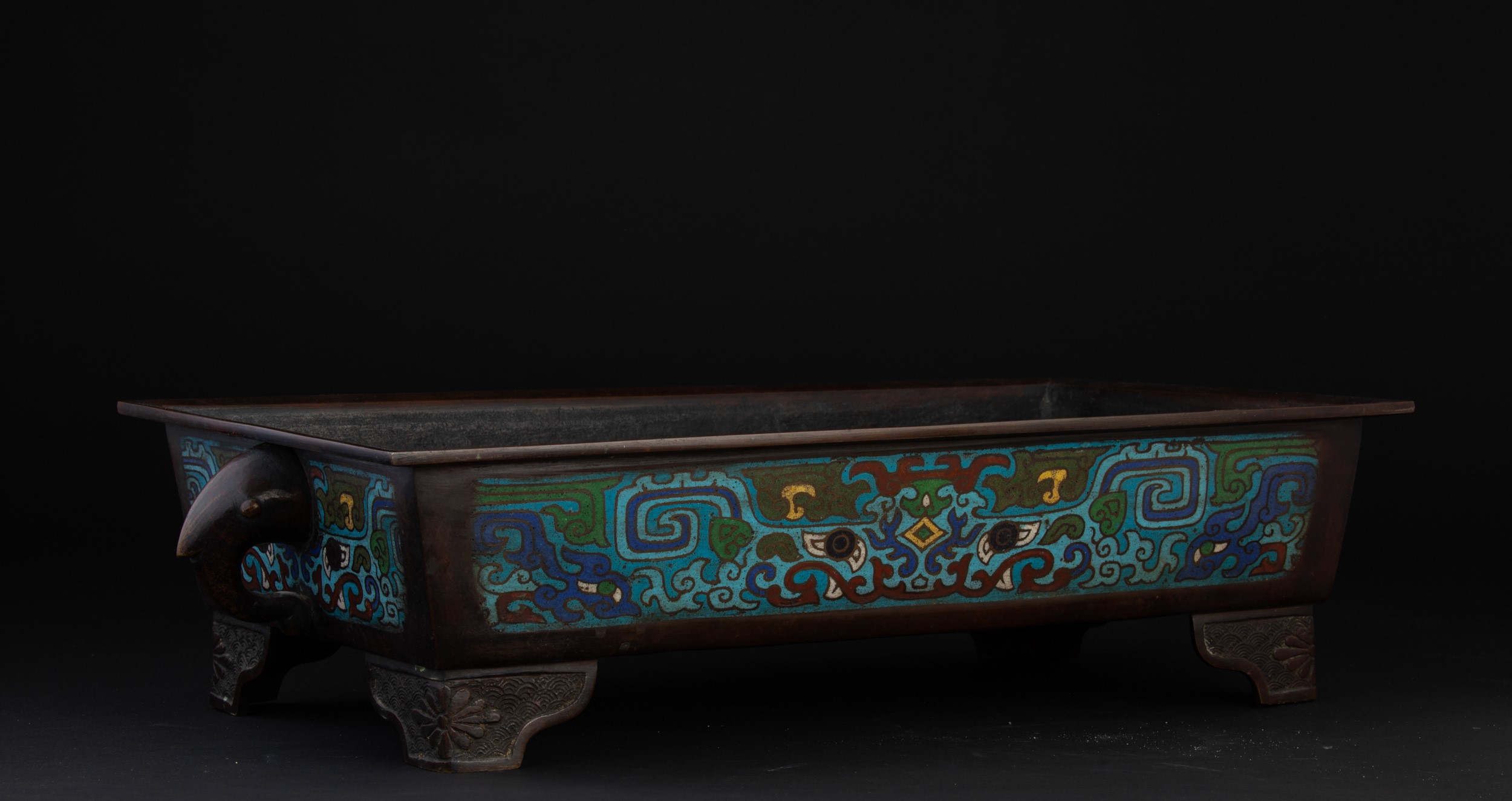 Giardiniera Rettangolare a Smalti Cloisonnè con Decori D'ispirazione Arcaica e Mascheroni a Foggi...