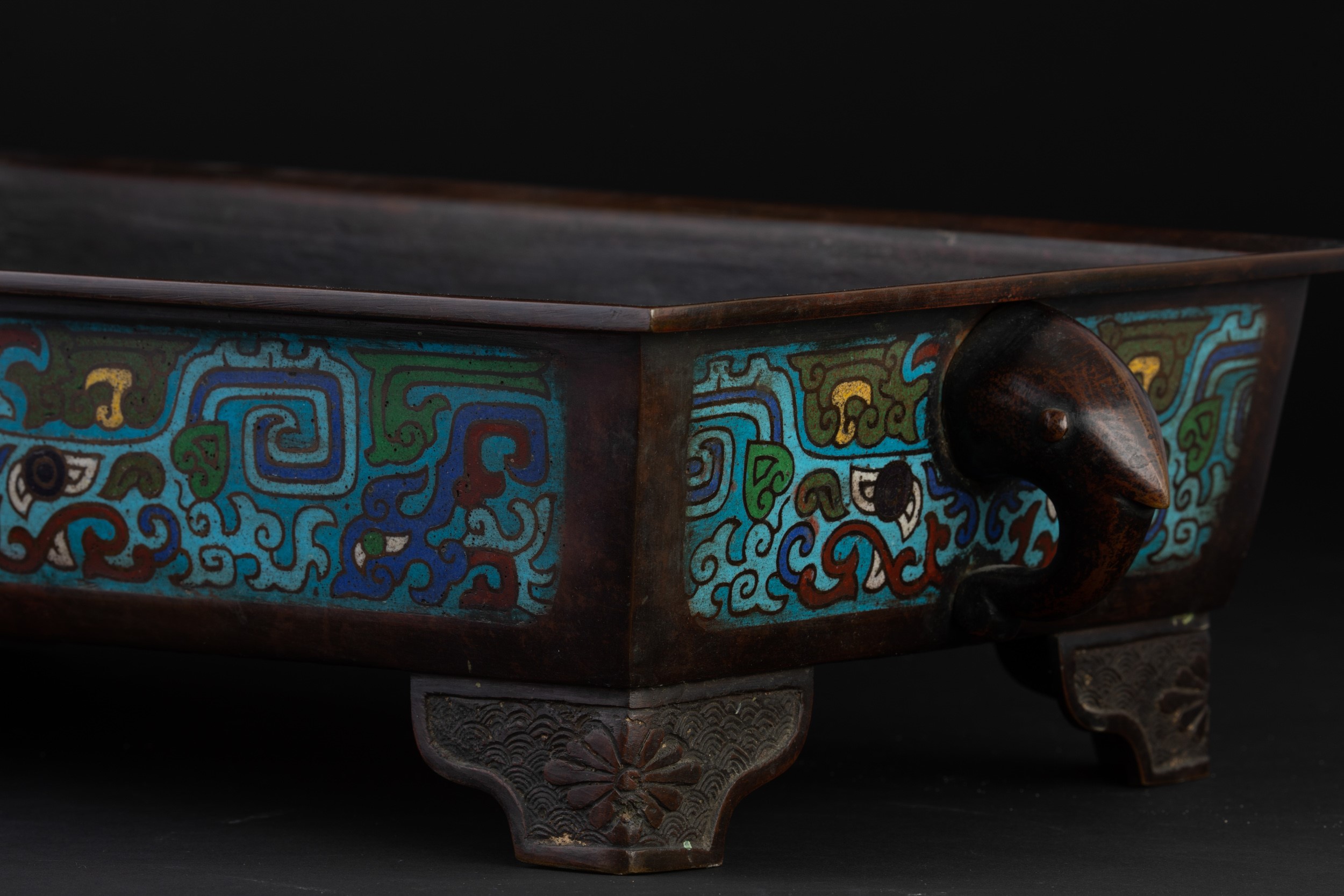 Giardiniera Rettangolare a Smalti Cloisonnè con Decori D'ispirazione Arcaica e Mascheroni a Foggi...