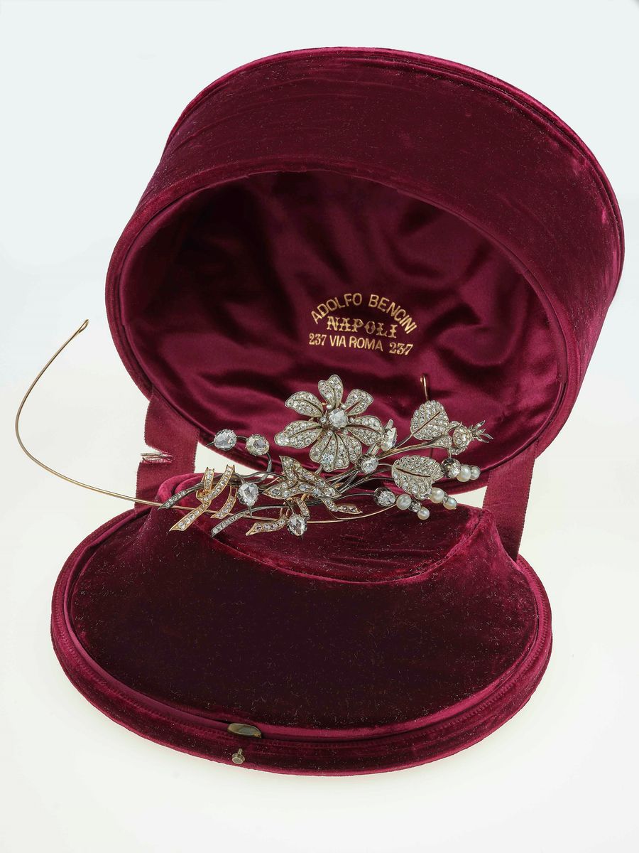Piccola Tiara con Diamanti di Vecchio Taglio