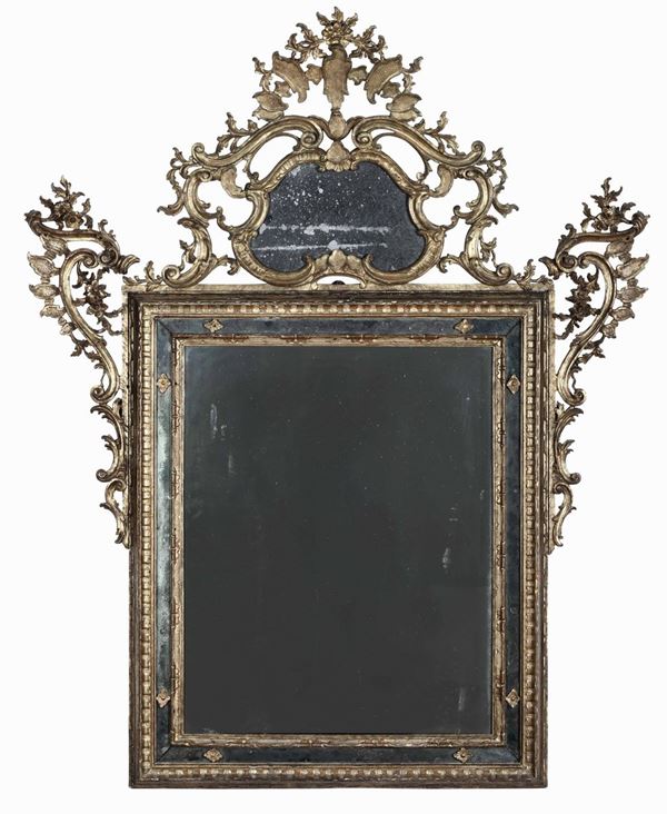 Specchiera in legno intagliato e dorato. Piemonte XVIII secolo