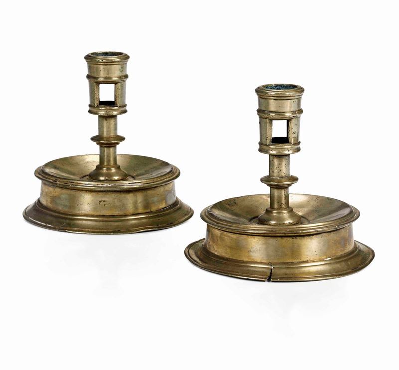 Two bronze candle holders, Flanders, 1600s  - Auction Sculpture and Works of Art - Cambi Casa d'Aste
