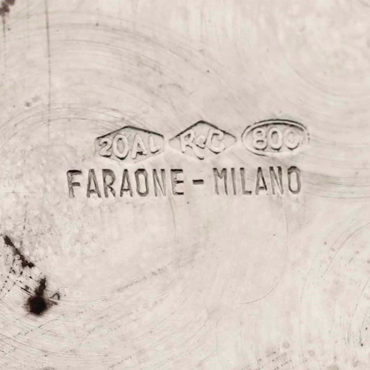 Lotto Composto da Tre Piattini Piccoli, Piatto Tondo e Piatto Sagomato in Argento. Varie Manifatt...