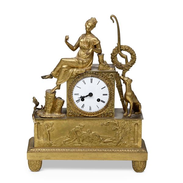 Pendola da tavolo in bronzo dorato. Francia XIX-XX secolo