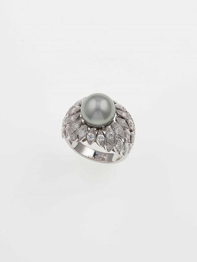Anello con Perla Grigia Coltivata e Diamanti
