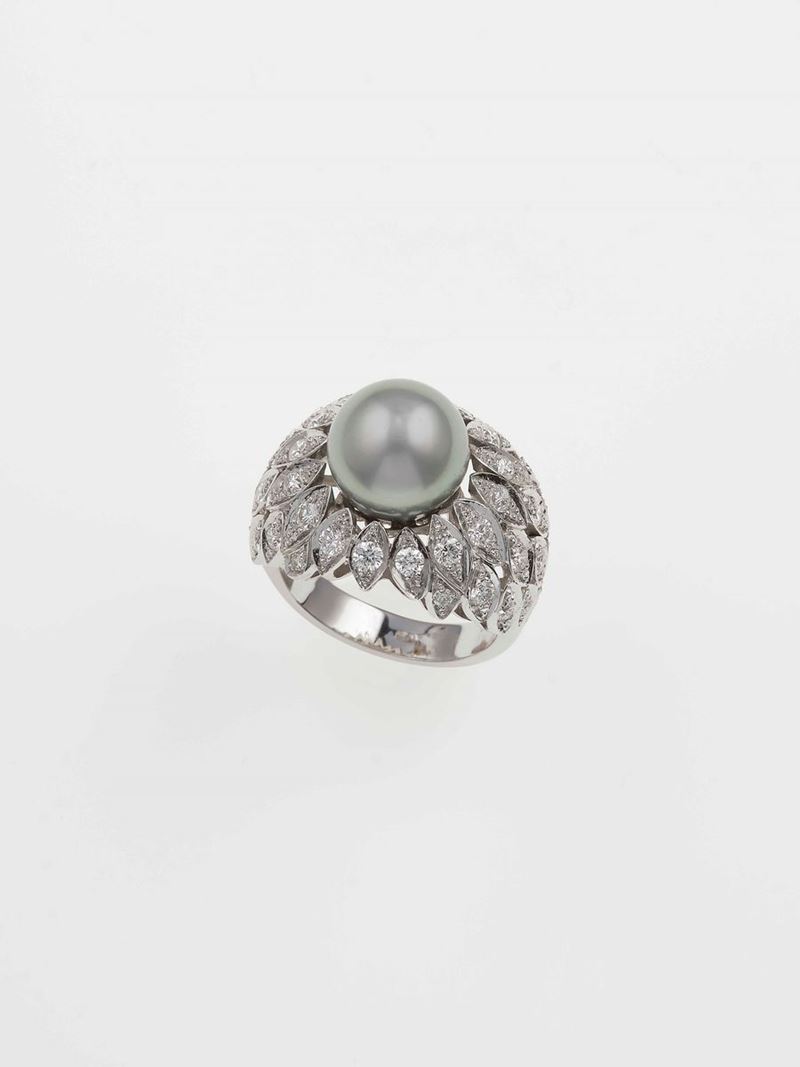 Anello con perla grigia coltivata e diamanti  - Asta Fine Jewels - Cambi Casa d'Aste