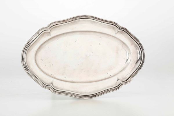 Vassoio ovale in argento. Argenteria italiana del XX secolo. Argentiere SIAP, Alessandria