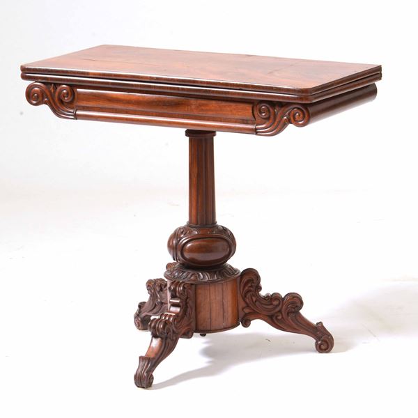 Tavolo da gioco Luigi Filippo in legno intagliato. XIX-XX secolo