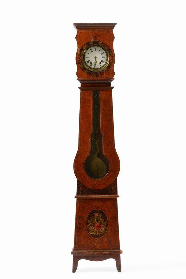 Orologio a cassa lunga in legno intarsiato. XIX-XX secolo