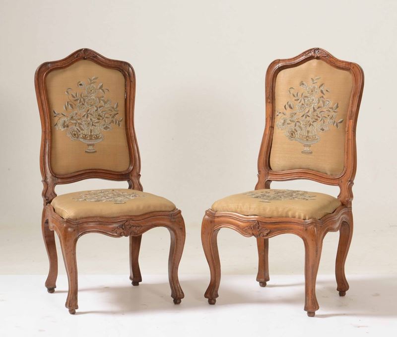 Coppia di sedie in legno intagliato, XVIII secolo  - Asta Antiquariato Febbraio | Cambi Time - Cambi Casa d'Aste
