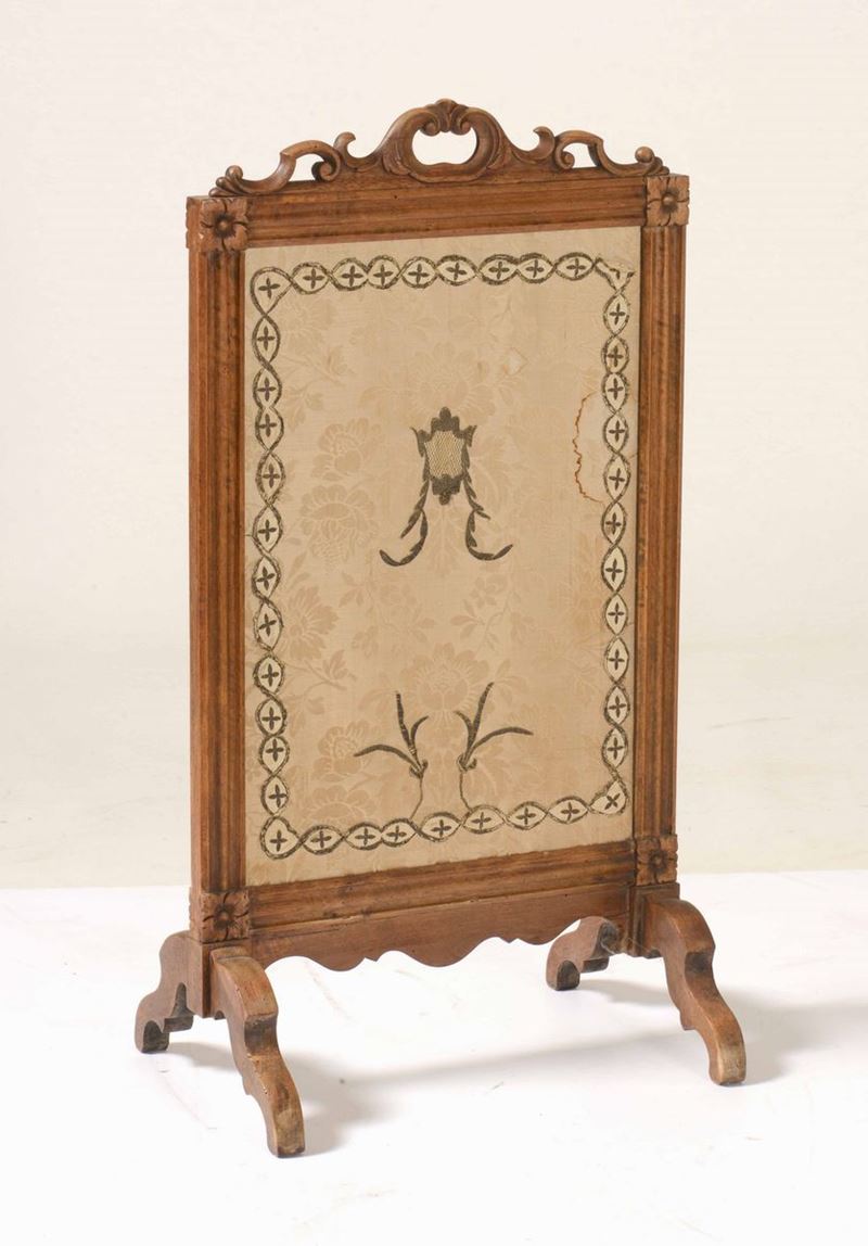 Parascintille in stoffa e legno intagliato. XIX secolo  - Asta Antiquariato Febbraio | Cambi Time - Cambi Casa d'Aste