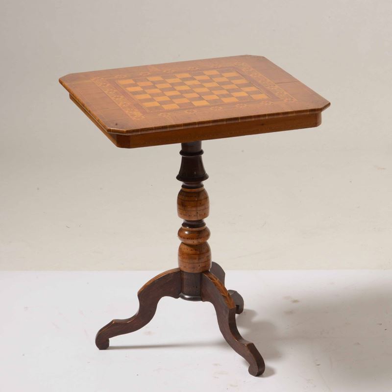 Tavolino da gioco con piano intarsiato con scacchiera. XIX-XX secolo  - Auction Fine Art January | Cambi Time - Cambi Casa d'Aste