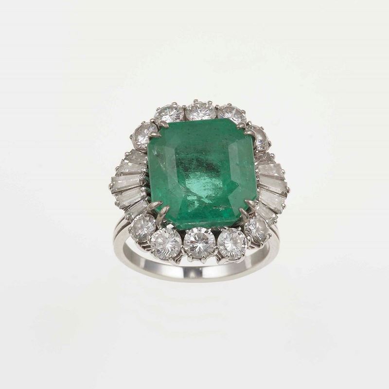 Anello con smeraldo Colombia di ct 10.50 circa e diamanti  - Asta Fine Jewels - Cambi Casa d'Aste