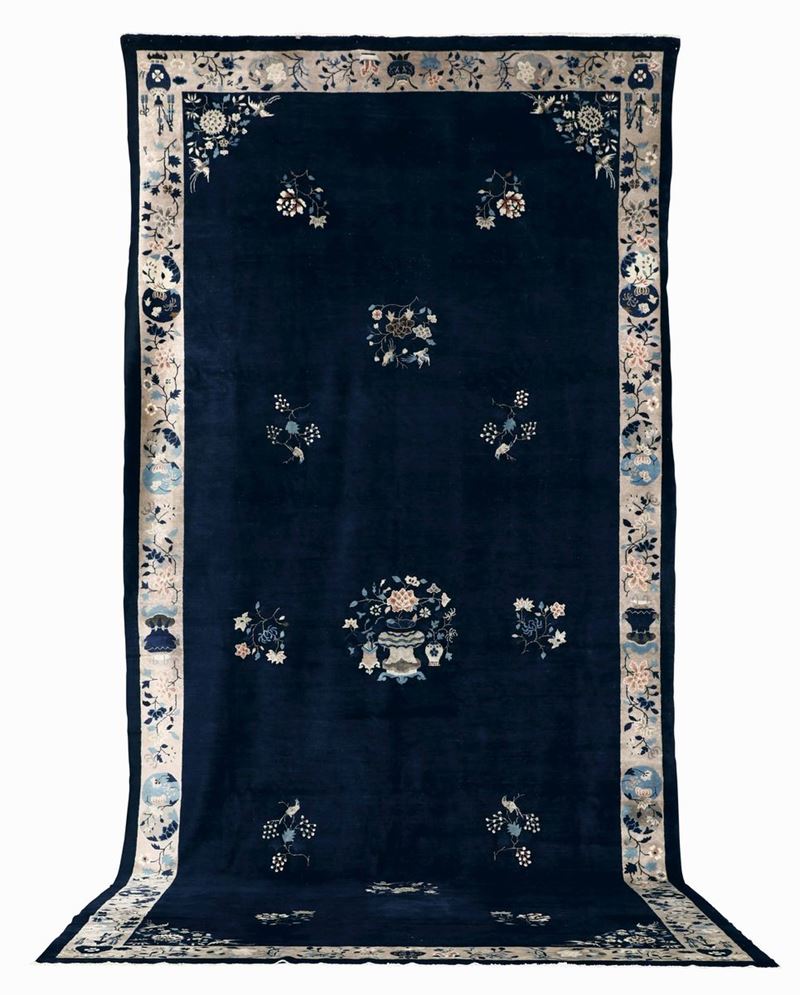Grande tappeto Pechino, Cina fine XIX inizio XX secolo  - Asta Tappeti Antichi - Cambi Casa d'Aste