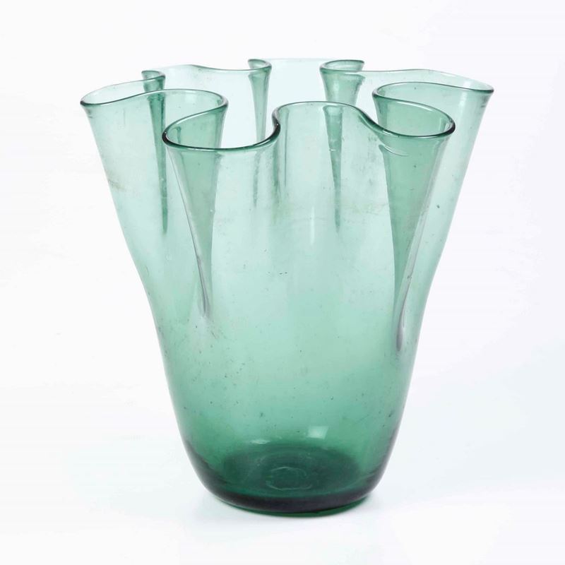 Vaso a fazzoletto in vetro verde di Murano. XX secolo  - Auction Antique July | Cambi Time - Cambi Casa d'Aste