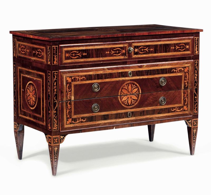 Comò lastronato ed intarsiato. Italia de Nord XVIII secolo  - Asta Dimore Italiane - Cambi Casa d'Aste