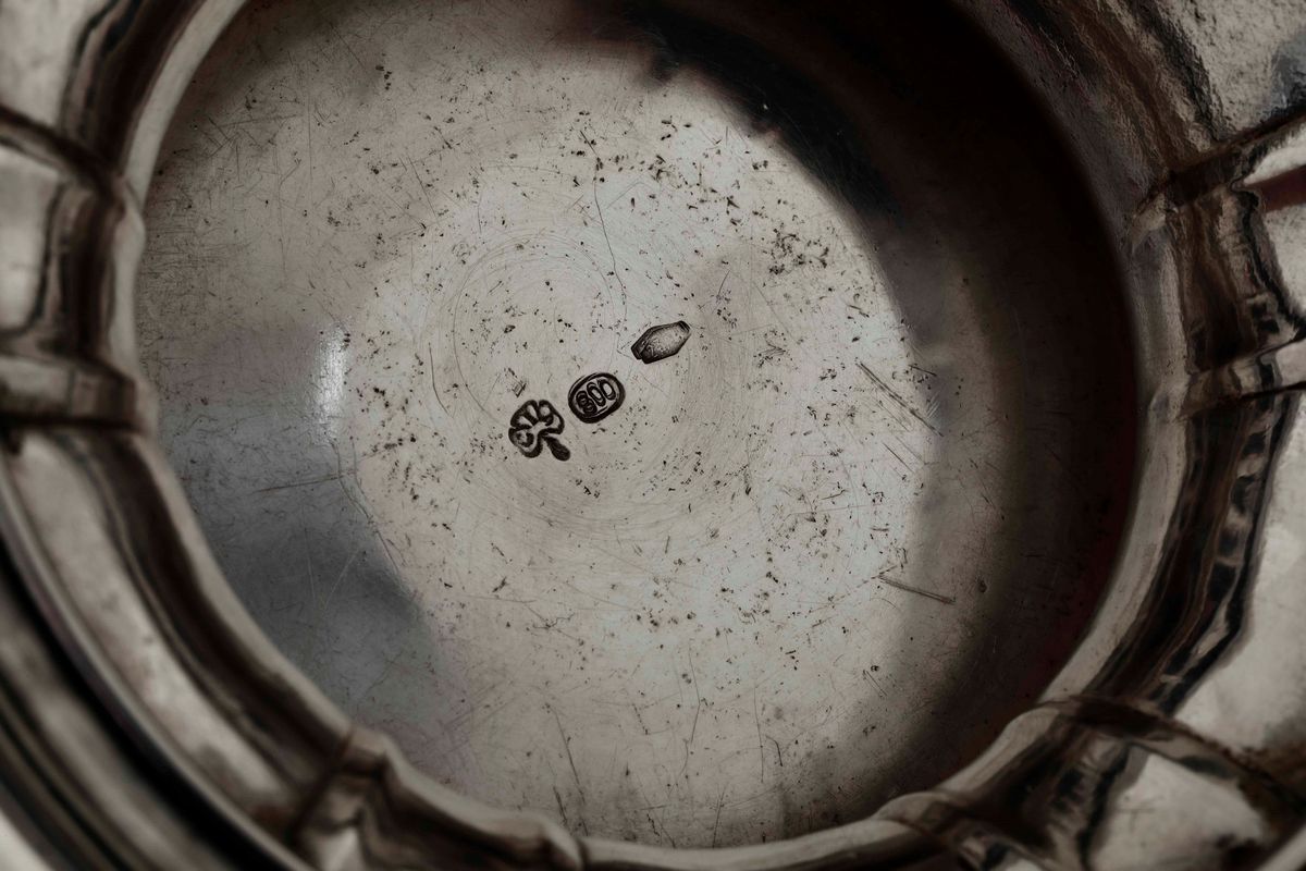 Vaso in Argento Fuso e Cesellato. Argenteria Milanese del XX Secolo. Argentiere Luigi Gennazzi