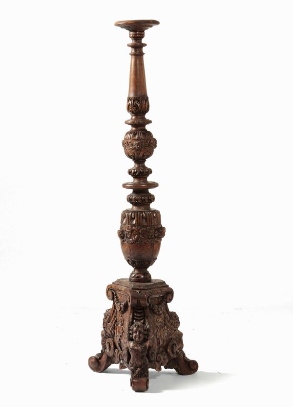 Torciera in legno intagliato. XVI-XVII secolo