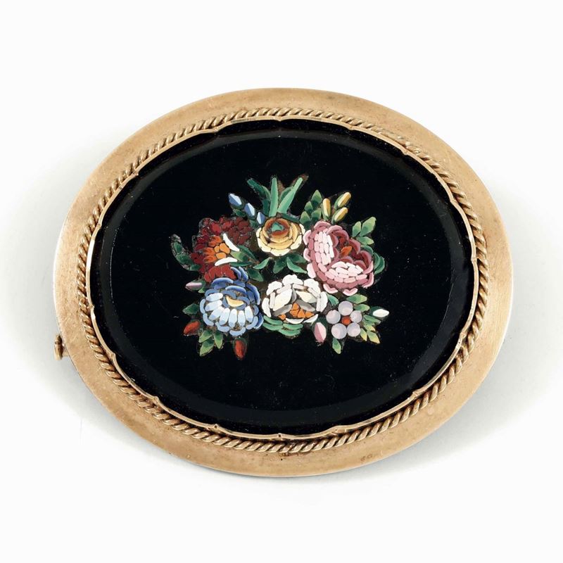 Spilla ovale con montatura oro e bouquet a micromosaico, XIX-XX secolo  - Asta Dimore Italiane - Cambi Casa d'Aste