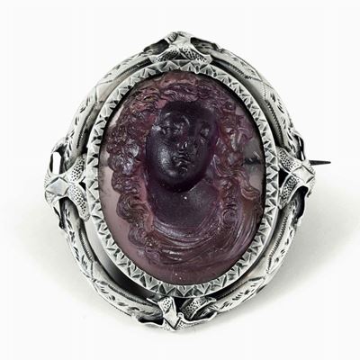 Figura Femminile in Ametista (?), Montatura in Argento