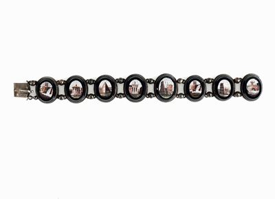 Bracciale con Montatura in Oro a Basso Titolo e Inserti di Ovali a Micromosaico di Rovine Romane....