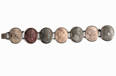 Bracciale con Montatura in Oro a Basso Titolo e Inserti di Profili di Poeti Illustri in Pietra La...