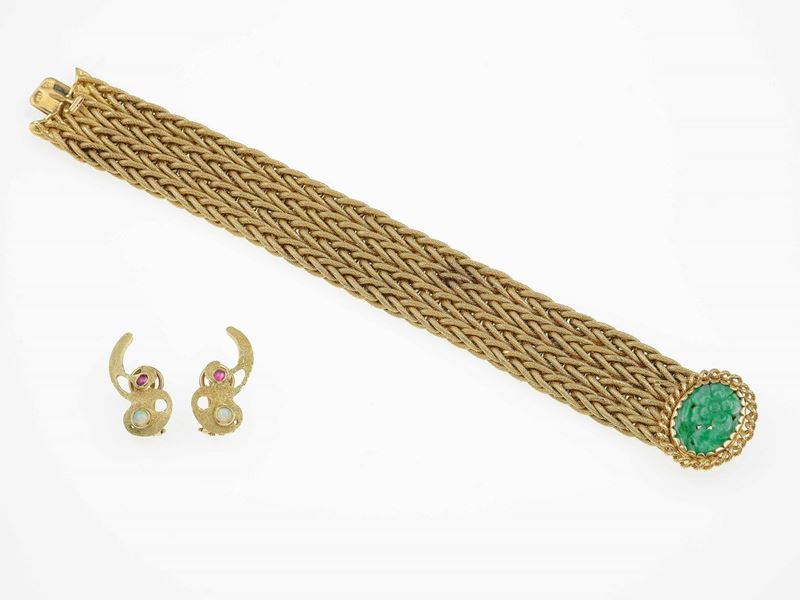 Lotto composto da bracciale con cialda in giadeite ed un paio di orecchini con opali e rubini  - Asta Fine Jewels - Cambi Casa d'Aste