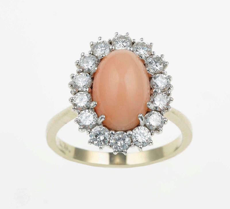 Anello con corallo rosa e diamanti a contorno  - Asta Fine Jewels - Cambi Casa d'Aste