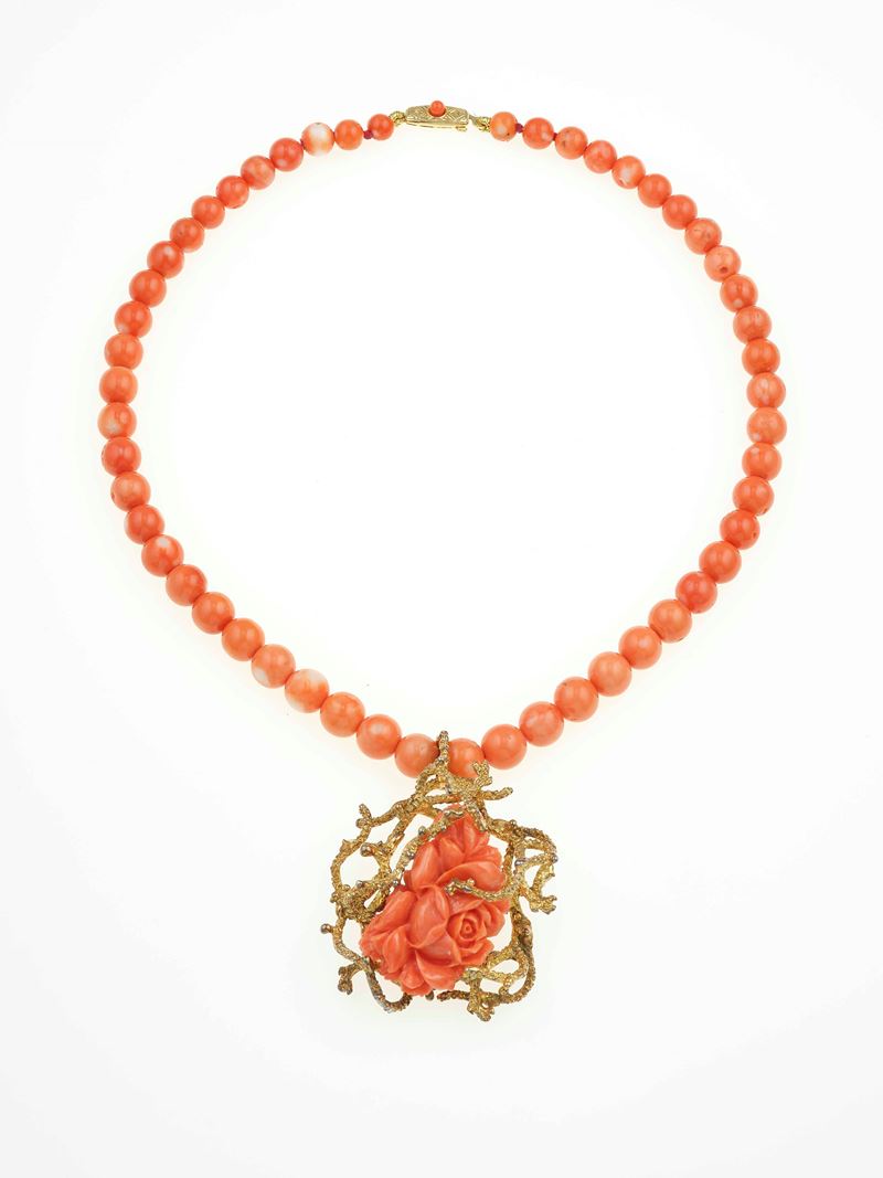 Coral neclace with carved pendant  - Auction Jewels - Cambi Casa d'Aste