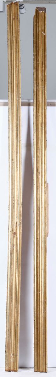 Due lunghe stecche in legno dorato. Italia centrale, inizi XVIII secolo  - Auction Antique Frames - Cambi Casa d'Aste