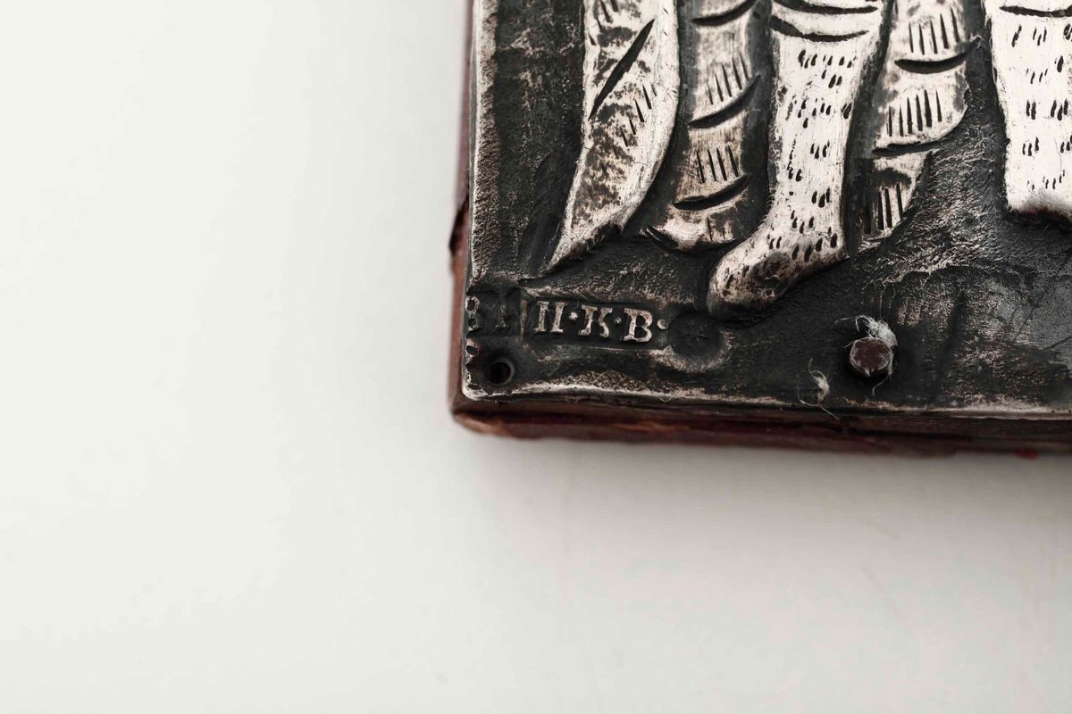 Trittico con Madonna e Santi. Icona su Legno e Riza in Argento Sbalzato, Traforato e Cesellato. A...