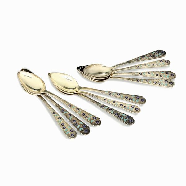 Dieci cucchiaini. Argento vermeille e smalti colorati. Russia metà del XX secolo