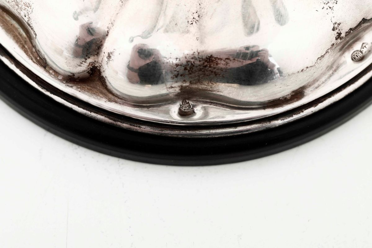 Coppia di Candelabri a Tre Fiamme con Base in Bachelite. Argenteria Italiana del XX Secolo. Bollo...