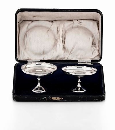 Coppia di Alzate in Argento Sterling 925 Entro Custodia Originale. Bollo della Città di Birmingha...