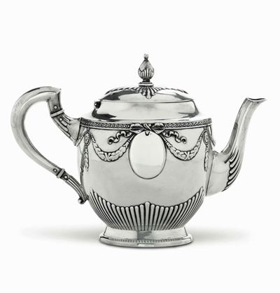 Teiera. Argento Fuso, Sbalzato e Cesellato. Germania (bolli Importazione Russia) XIX-XX Secolo