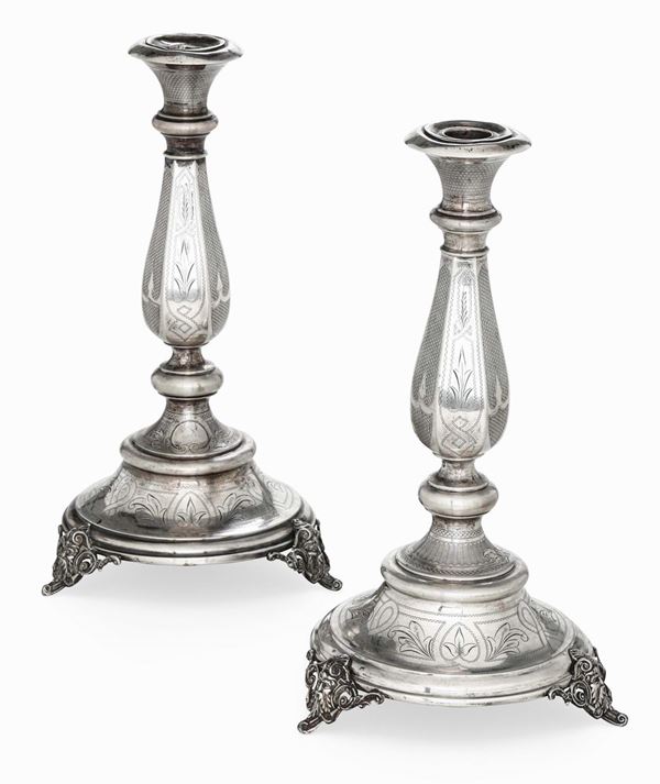 Coppia di candelieri in argento fuso e cesellato . Argentiere Theodore Dorr.Vienna fine XIX secolo