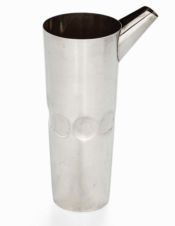 Brocca cilindrica in argento. Design Eros Genazzi, Milano XX secolo