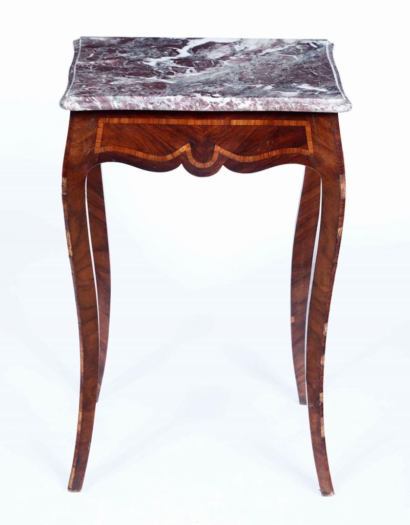 Tavolino in legno lastronato e filettato  - Auction Fine Art January | Cambi Time - Cambi Casa d'Aste