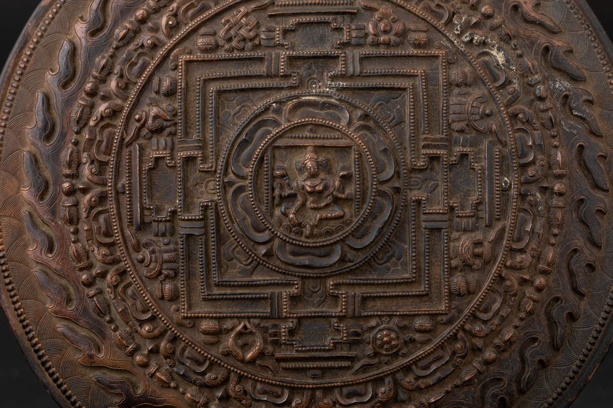 Placca da Specchio in Bronzo con Mandala a Rilievo, Tibet, XVIII Secolo
