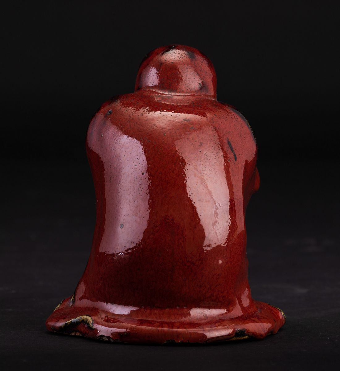 Figura di Daruma in Porcellana Yixing Parzialmente Invetriata, Cina, Dinastia Qing, XIX Secolo