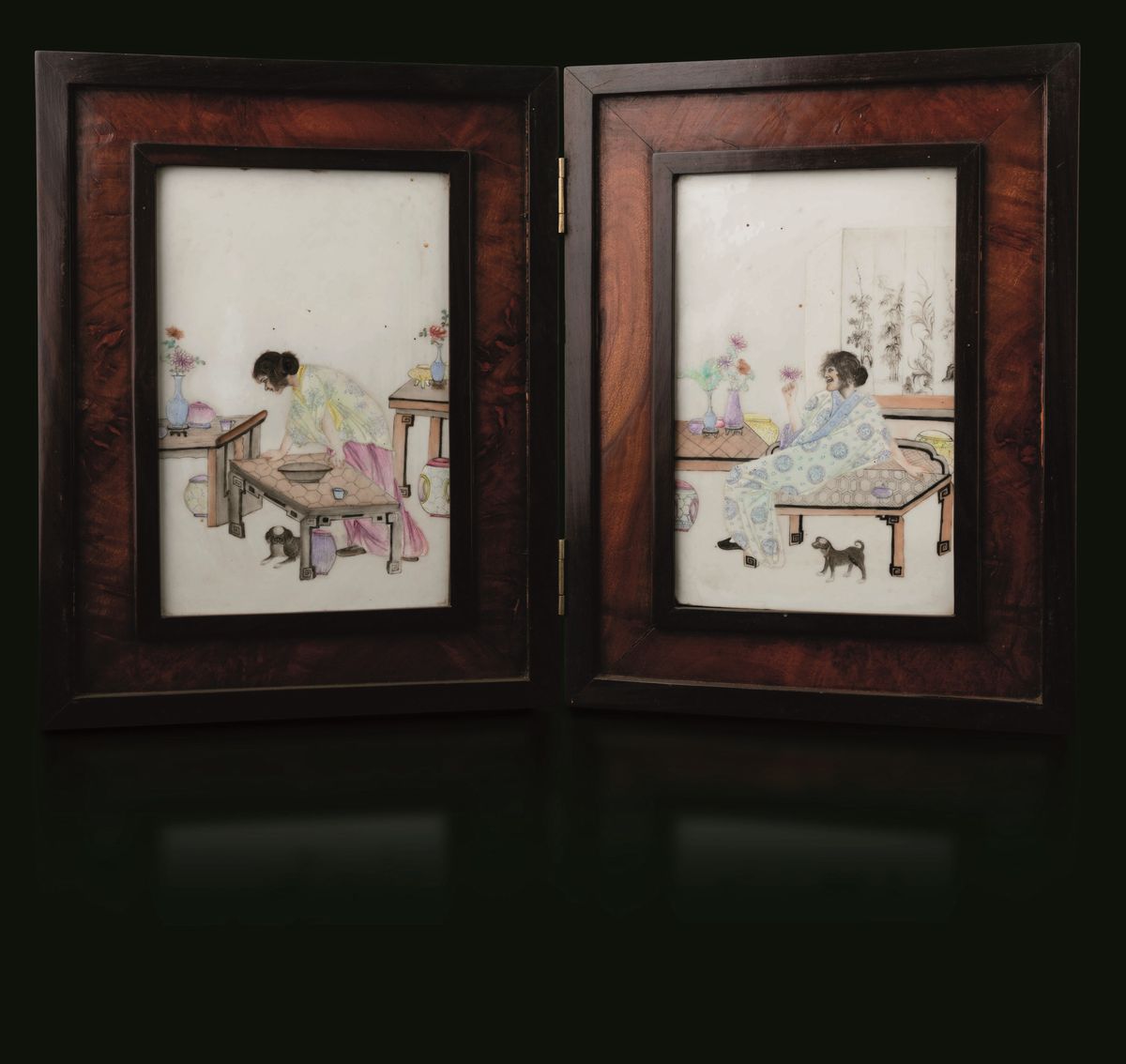 Quattro Placche in Porcellana Raffiguranti Scene di Interno con Fanciulle, Cina, Repubblica, XX S...