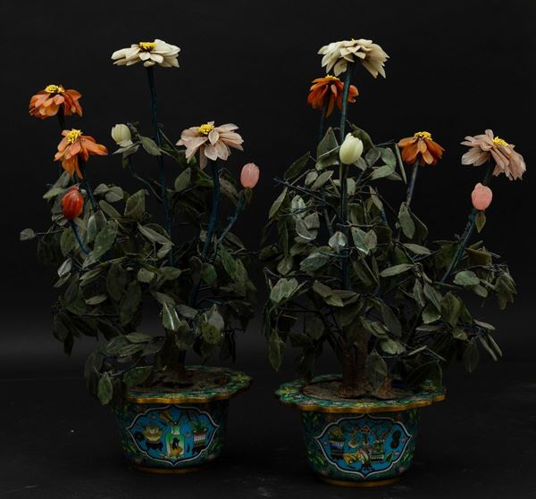 Coppia di vasi cloisonné con fiori in pietre dure, Cina, Dinastia Qing, XIX secolo