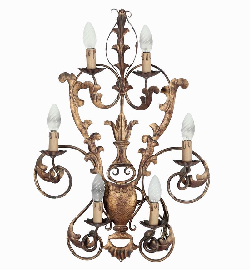 Applique a sei luci in metallo dorato, XX secolo  - Auction Italian Mansions - Cambi Casa d'Aste