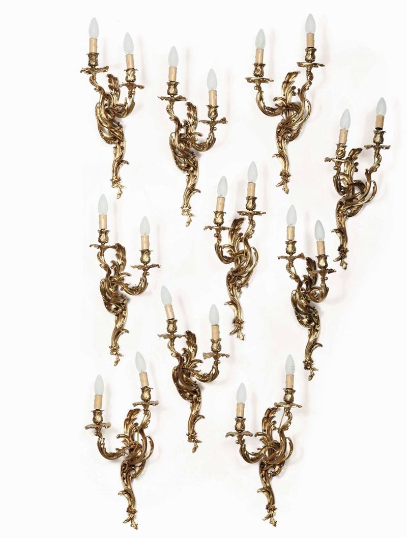 Insieme di dieci appliques a due luci in bronzo dorato. XX secolo  - Auction Italian Mansions - Cambi Casa d'Aste