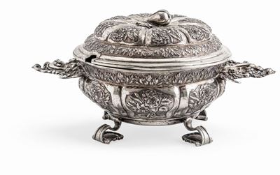 Legumiera in Argento Fuso, Sbalzato e Cesellato. Argenteria Artistica del XIX-XX Secolo.