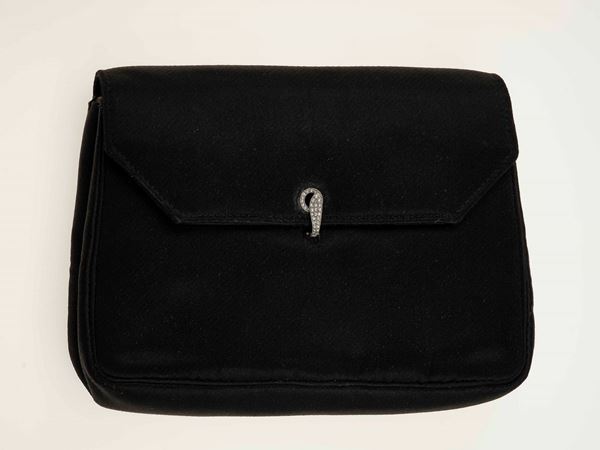 Silk, diamond and platinum evening bag. Signed and numbered Cartier Paris 2432