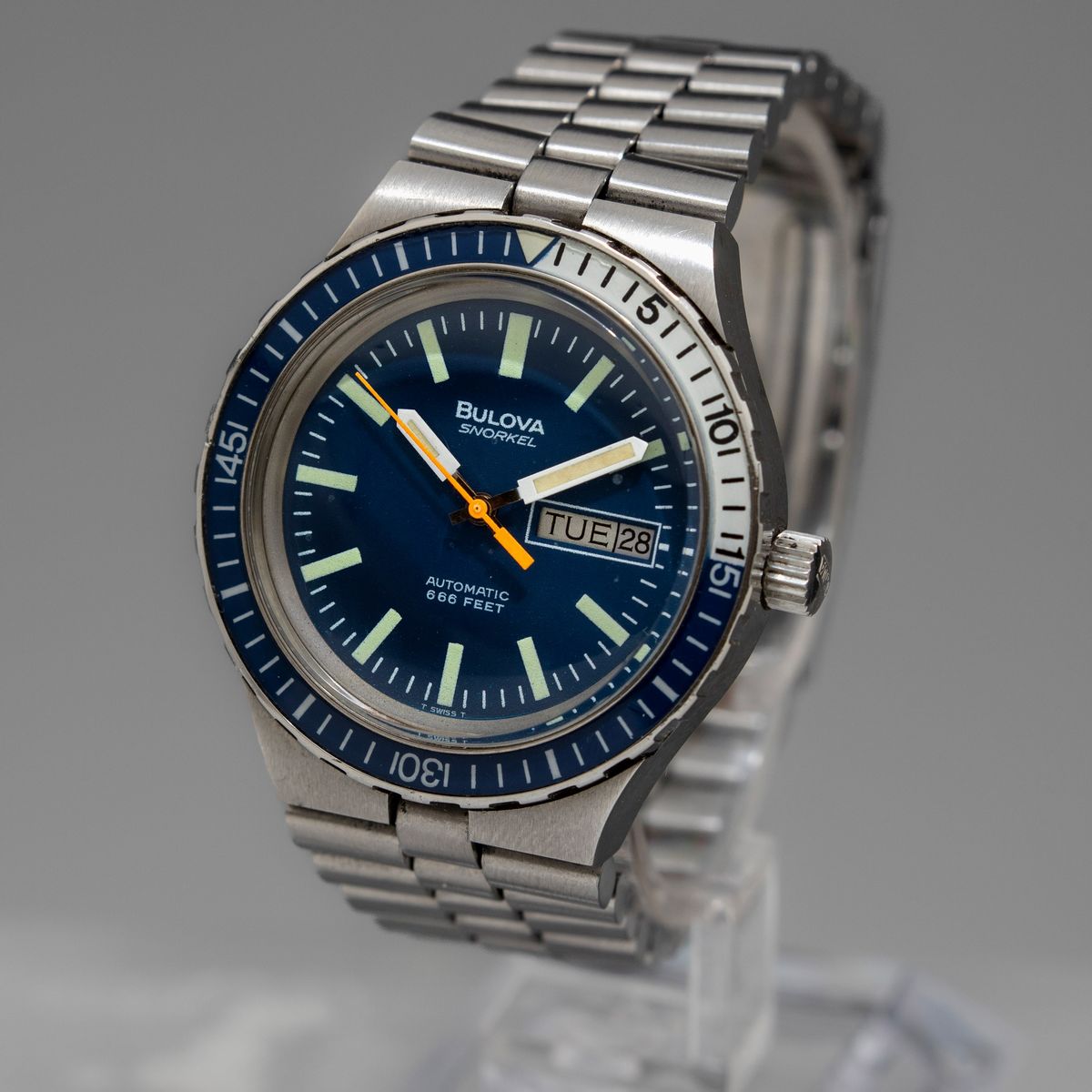 Bulova - Rarissimo Snorkel Quadrante Blu, in Acciaio con con Ghiera in Bachelite, Data e Giorno d...